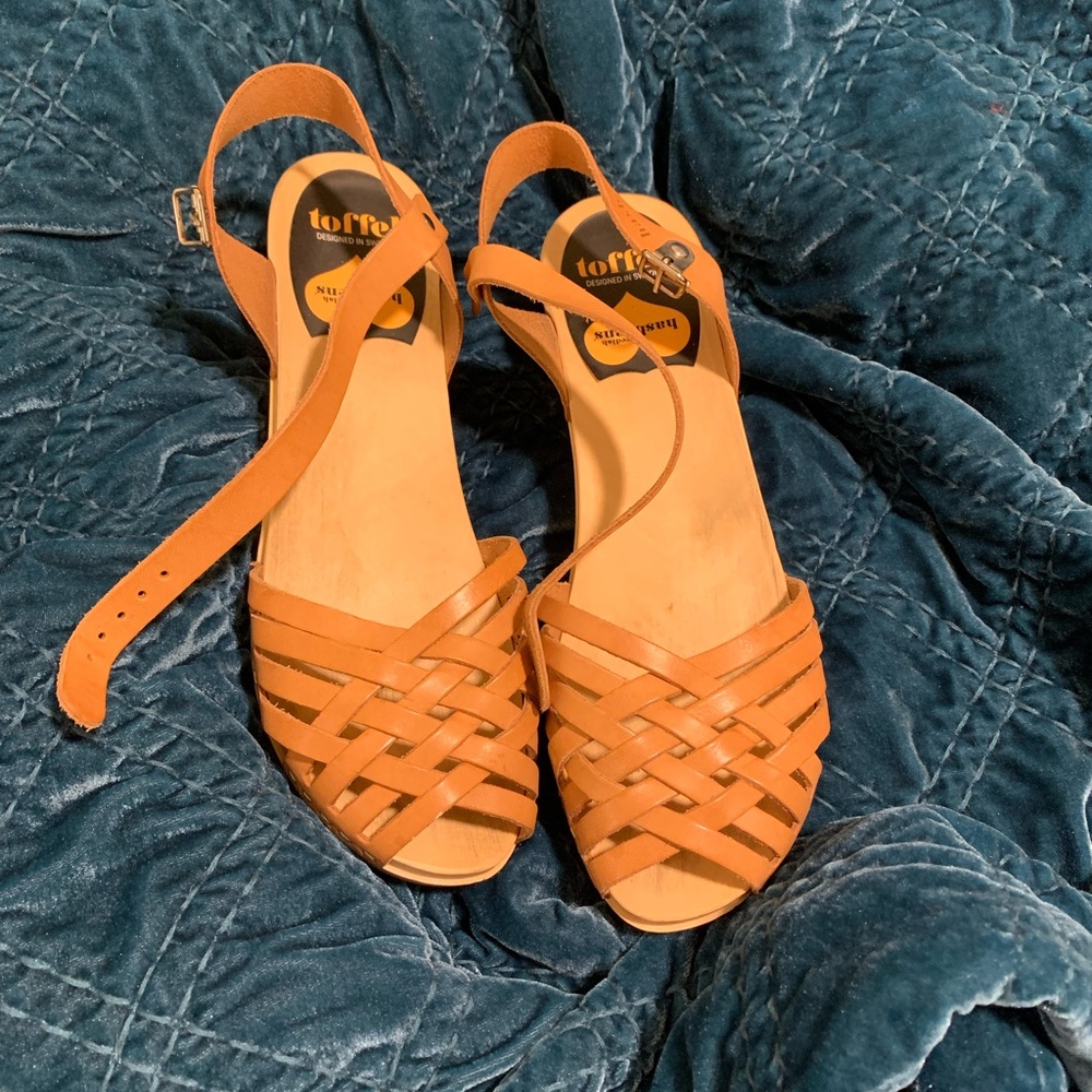 Gently used braided low Swedish Hasbeens size 40